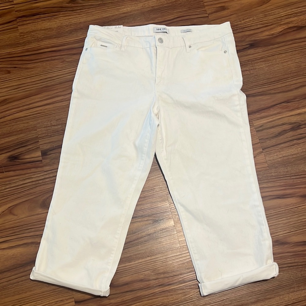 Nine West white capris size 16